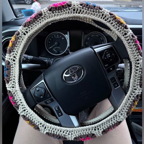 Natural Life - Crochet Steering Wheel Cover, 15" - Picture 1 of 3